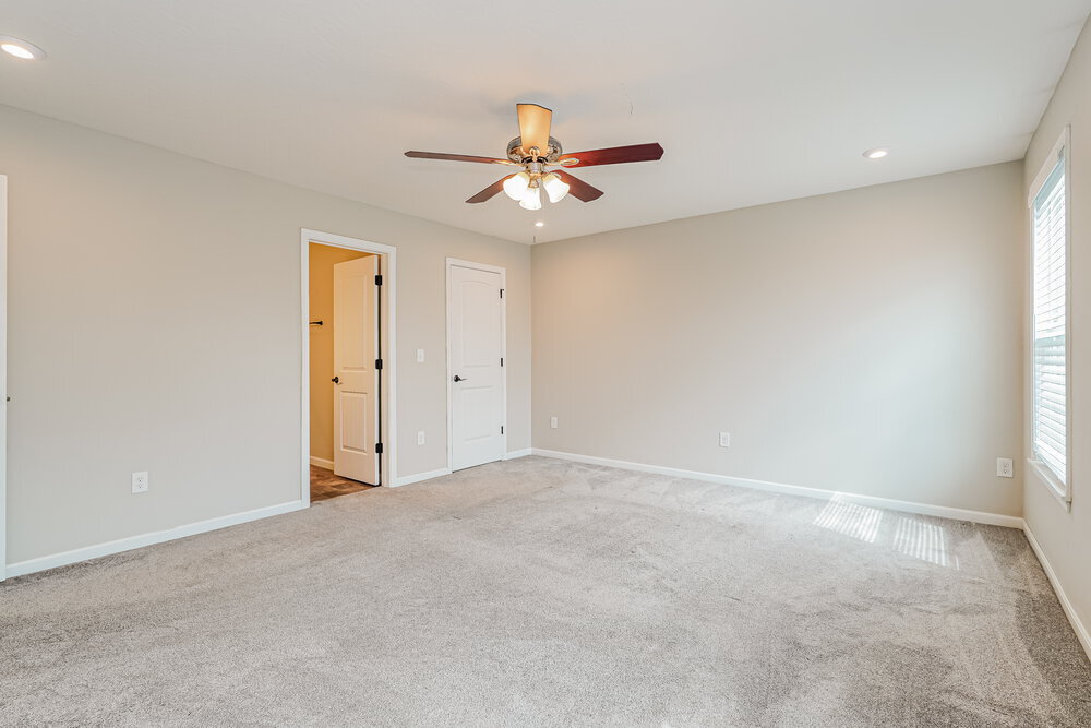 Building Photo - 4996 Crestbrook Dr