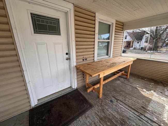 Building Photo - 218 Lechner Ave