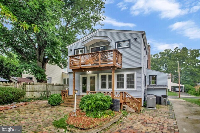 Building Photo - 509 Denham Rd