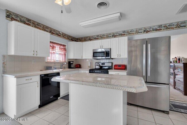 Building Photo - 63 Hyannis St