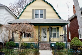 Building Photo - 659 Federal St