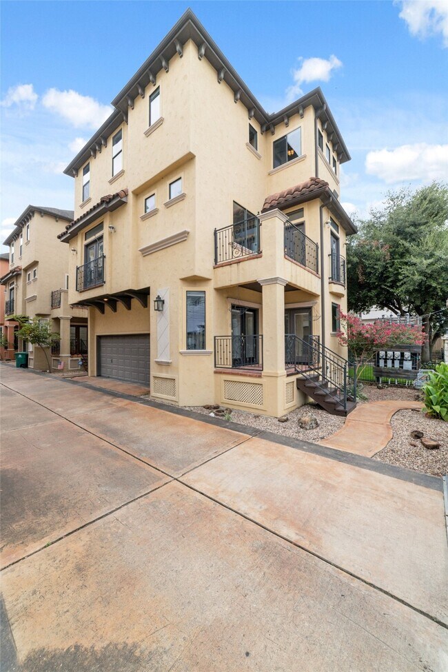 Building Photo - 1506 W 23rd St