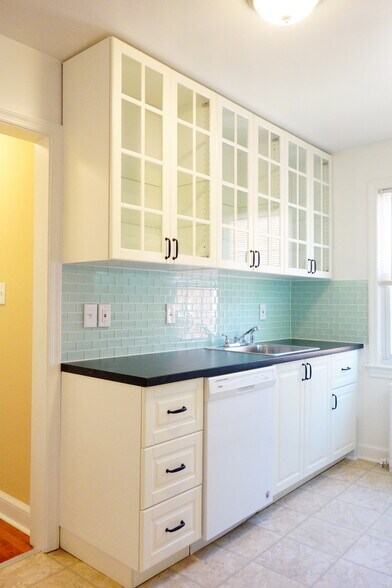 Building Photo - 812 Greenwood Cir