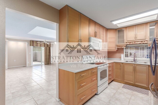 Building Photo - 3345 E University Dr