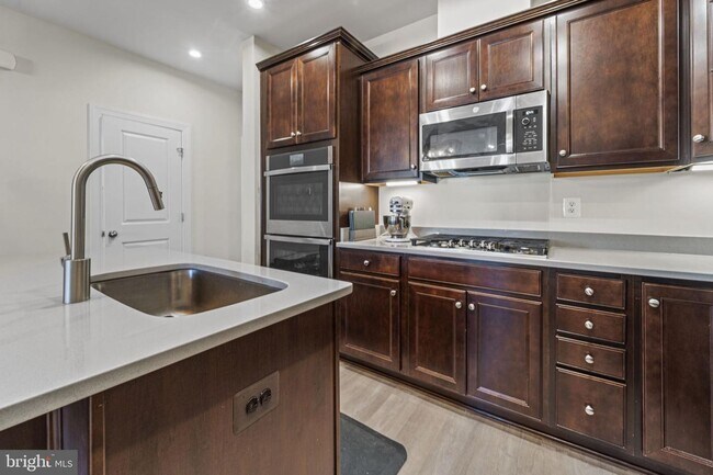 Building Photo - This beautiful 3 bed 2.5 bath 2-story condo provides a grand feeling with tall ceilings & over 16...
