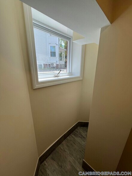 Building Photo - 381 Harvard St