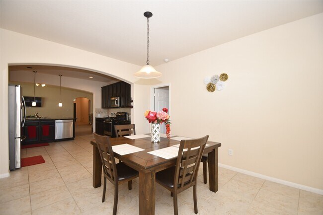 Building Photo - 5619 Drumlin Field Way