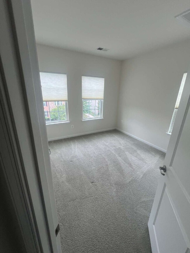 Building Photo - 1642 Dorothy Ln