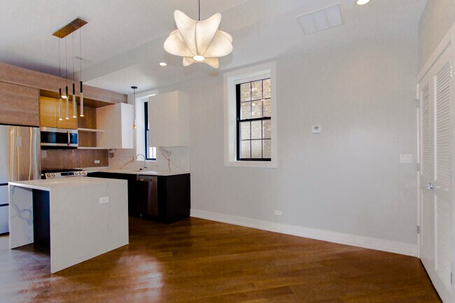 Building Photo - 1436 W Blackhawk St