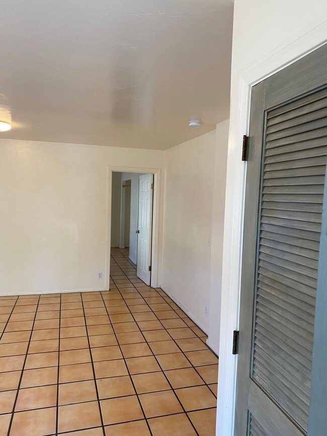 Building Photo - 6636 Del Playa Dr