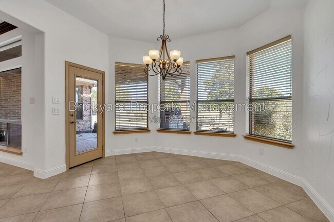 Building Photo - 350 Pine Valley Dr