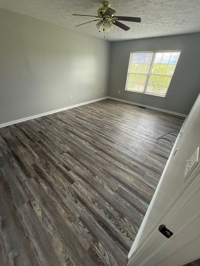 Building Photo - 1721 Sparrow Ln