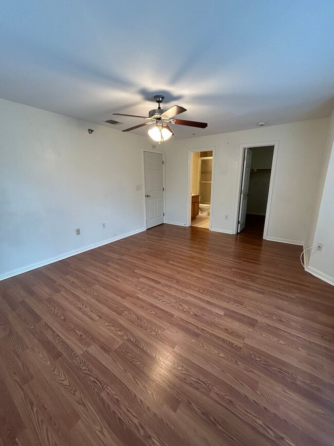 Building Photo - Medical Center Condo!