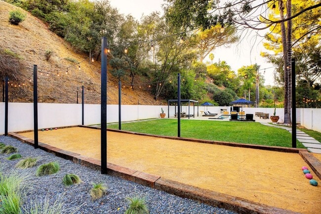 Building Photo - Fully Furnished Luxurious Spanish Mediterranean Villa in Hollywood Hills: 4-Bedroom, 2.5-Bath Ret...