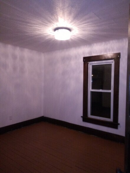 Building Photo - 364 S 10th St