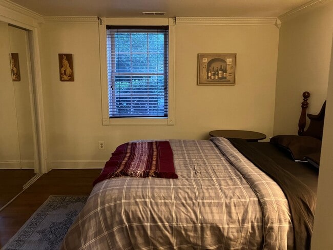 Building Photo - Furnished 6 month rental