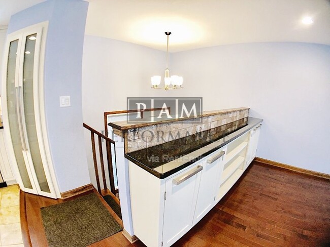 Building Photo - 10903 N San Marino Dr