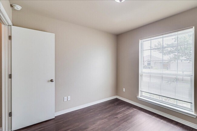 Building Photo - 2317 Tropical Wind Dr
