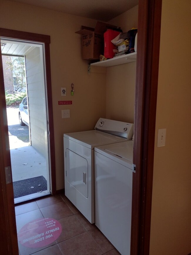 Building Photo - Five Bedroom House for Rent in Bellingham