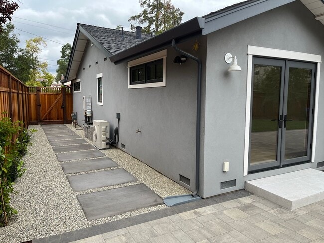 Building Photo - Completely Remodeled Home in Prime Los Gat...