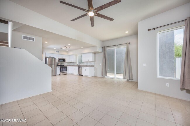Building Photo - 848 E Park Modern Dr