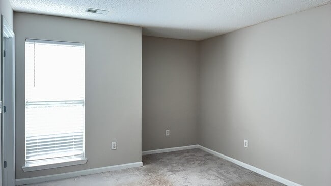 Building Photo - 2 bedroom, 2 bath condo