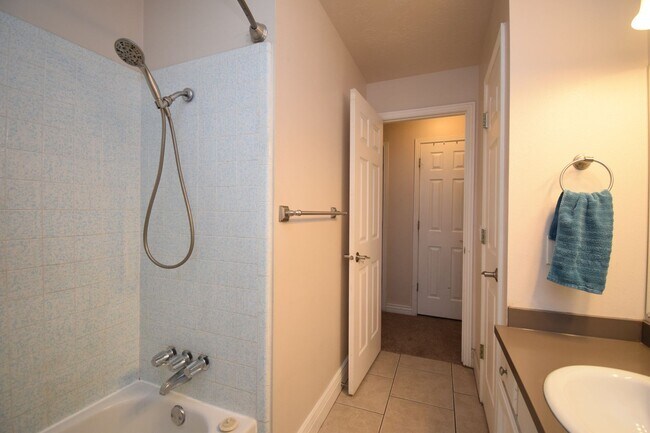 Building Photo - Charming West Jordan 4 Bed with Open Layout and Spacious Primary!!