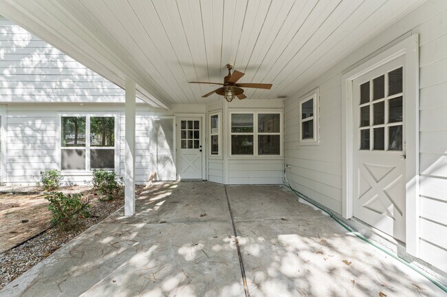 Building Photo - 17711 Fireside Dr
