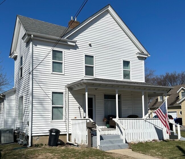 Building Photo - 325 W 5th St