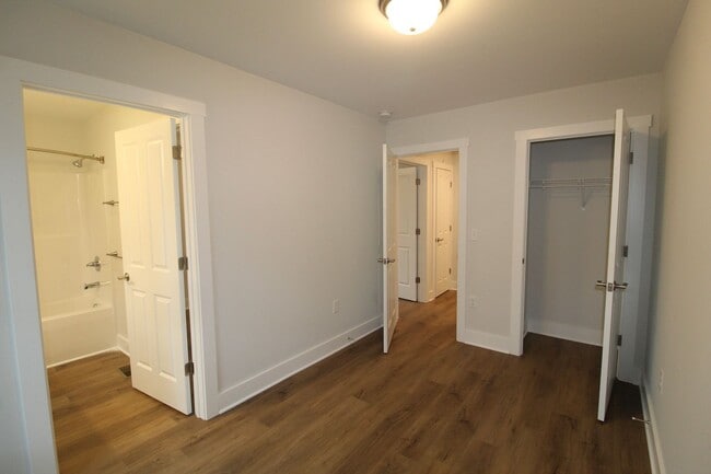 Building Photo - Lease assignment