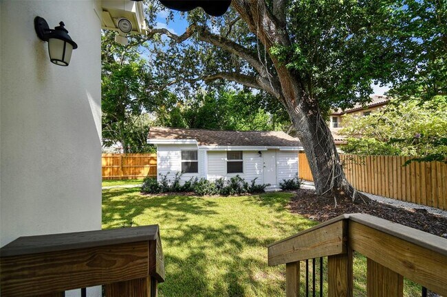 Building Photo - 2918 W Coachman Ave