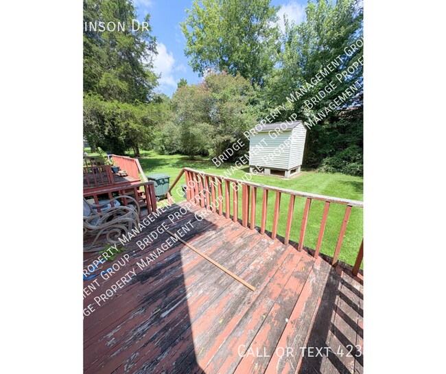 Building Photo - 6929 Robinson Dr