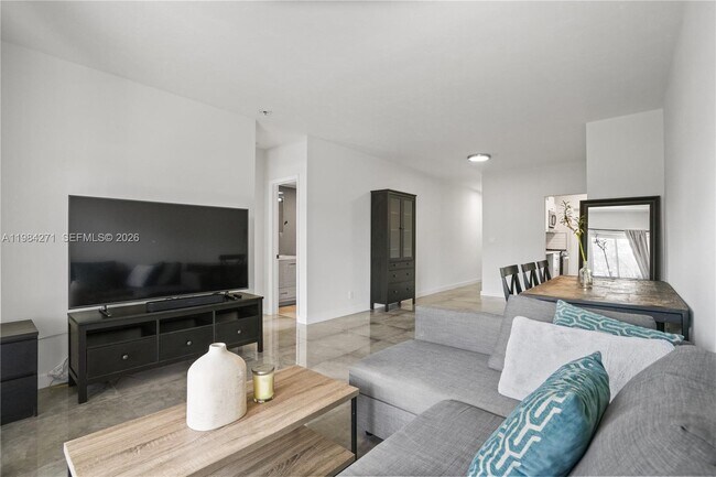 Building Photo - 13105 Ixora Ct