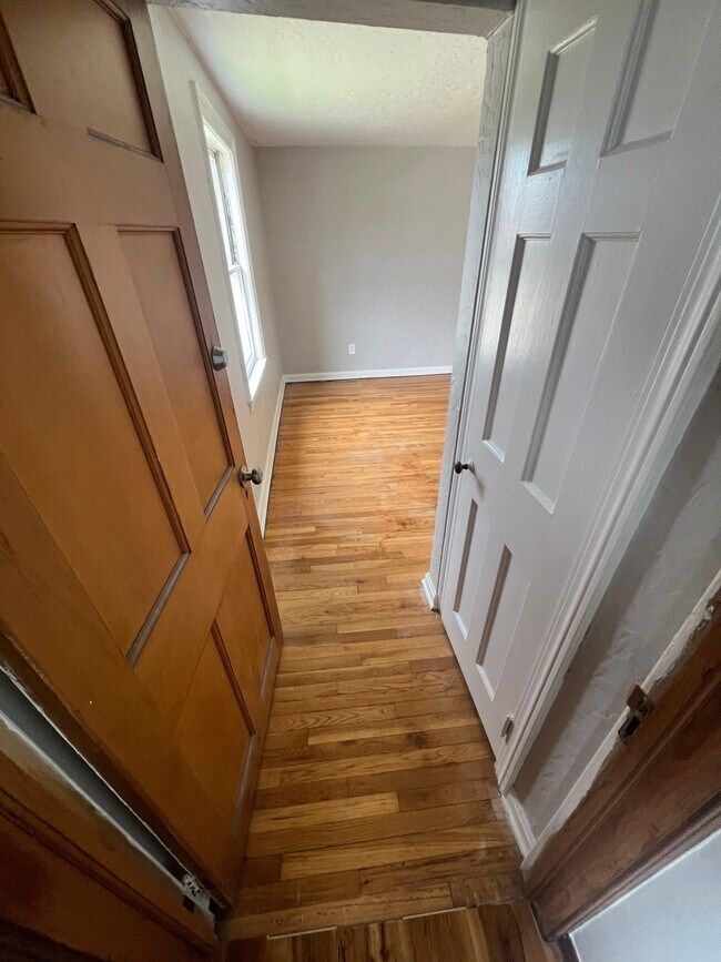 Building Photo - 525 E 222nd St