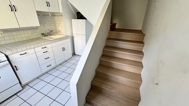 Building Photo - 459 N Alfred St