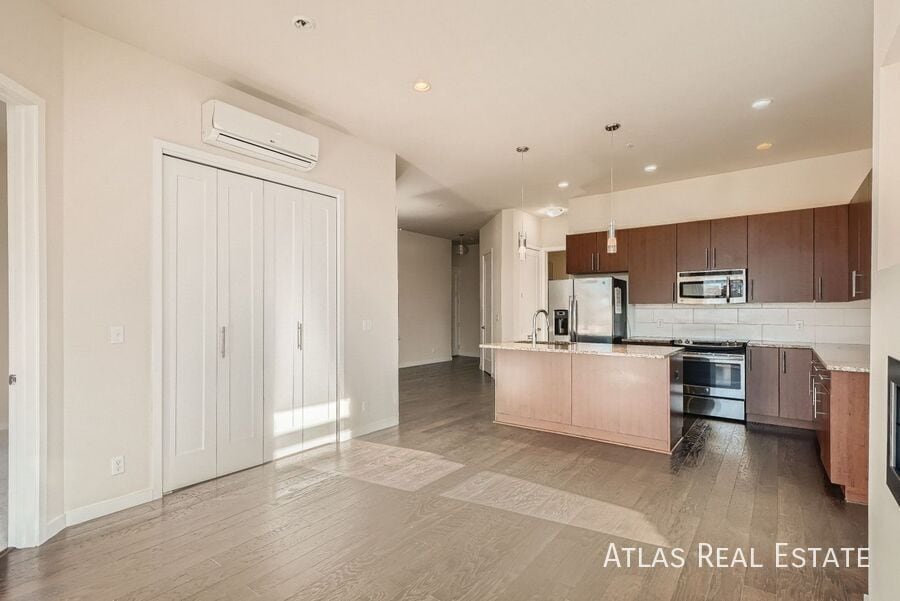 Building Photo - 336 E 1st Ave