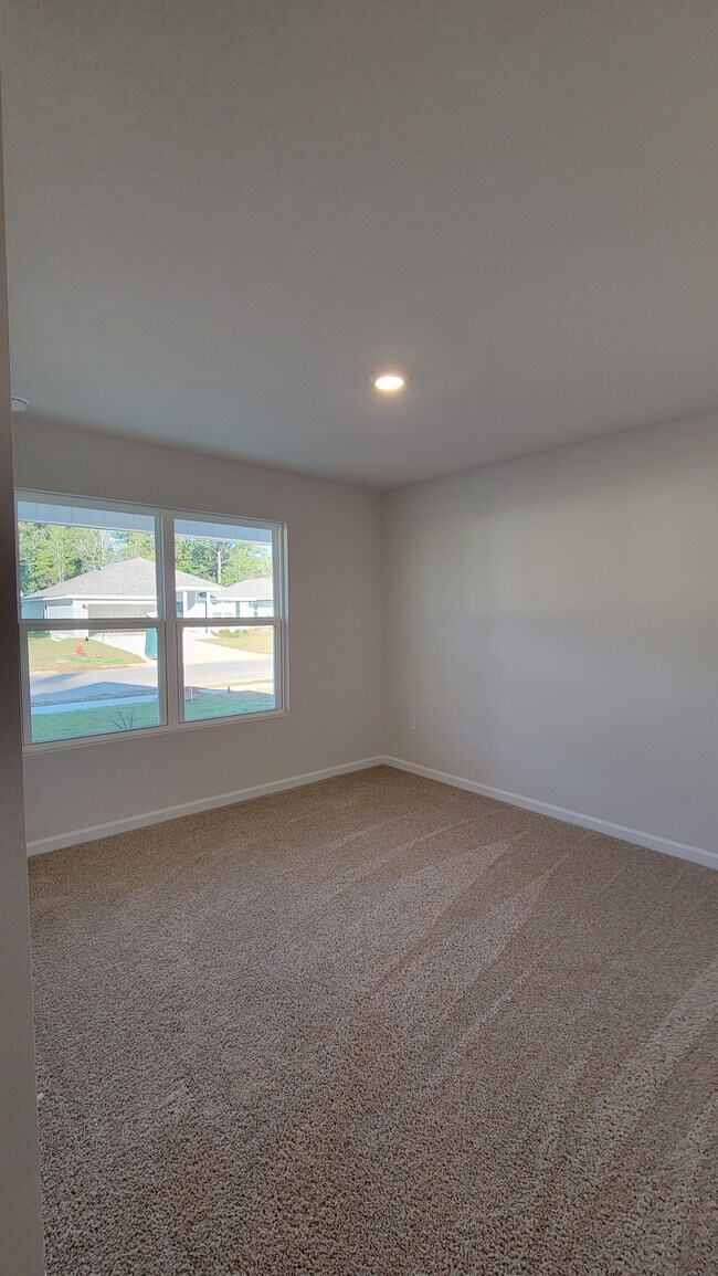 Bed 1 - 5402 Peach Dr