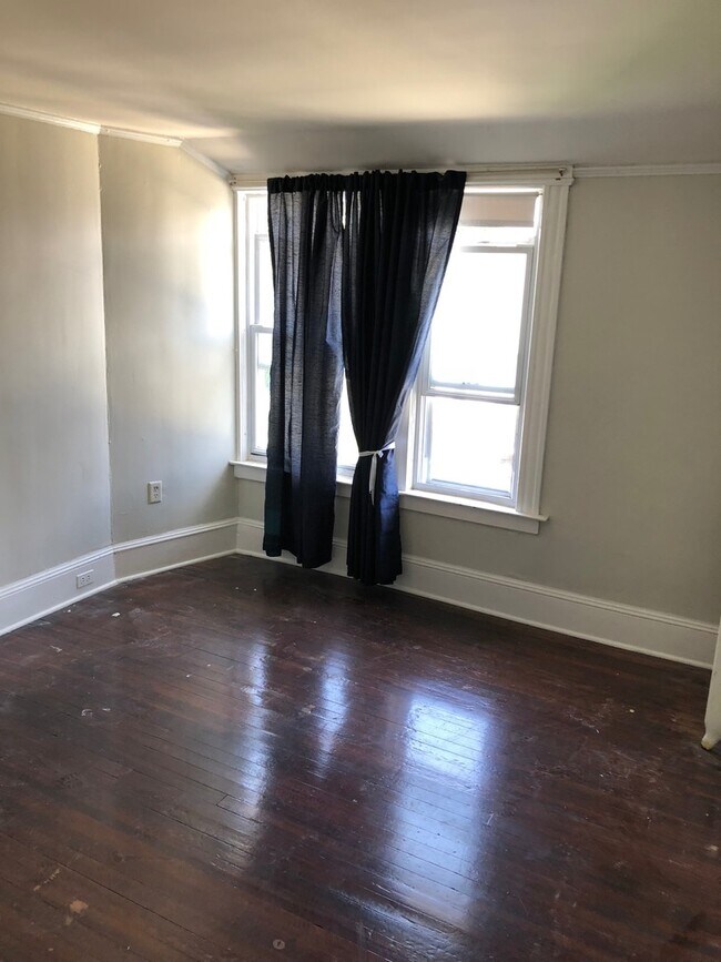 Building Photo - 45 Maplewood Ave