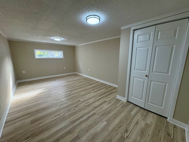 Building Photo - 6120 E 24th St