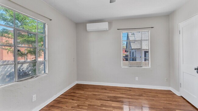 Building Photo - 205 Harvard Dr SE