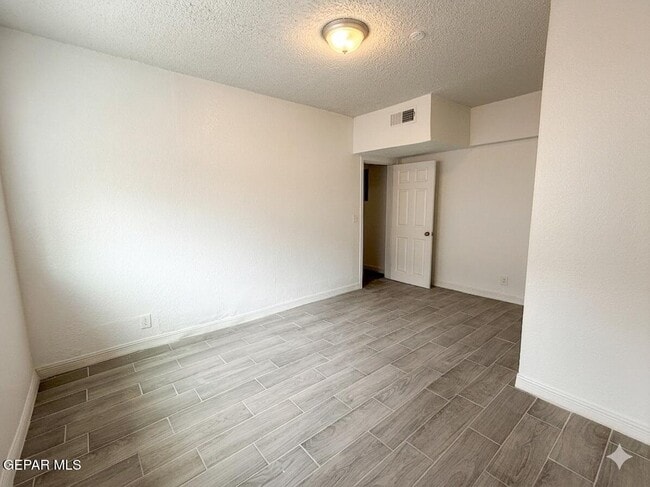 Building Photo - 2807 Grant Ave