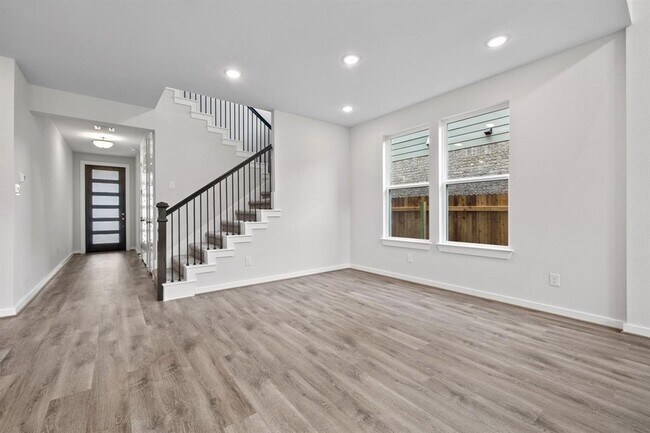 Building Photo - 144 Alicante Ln