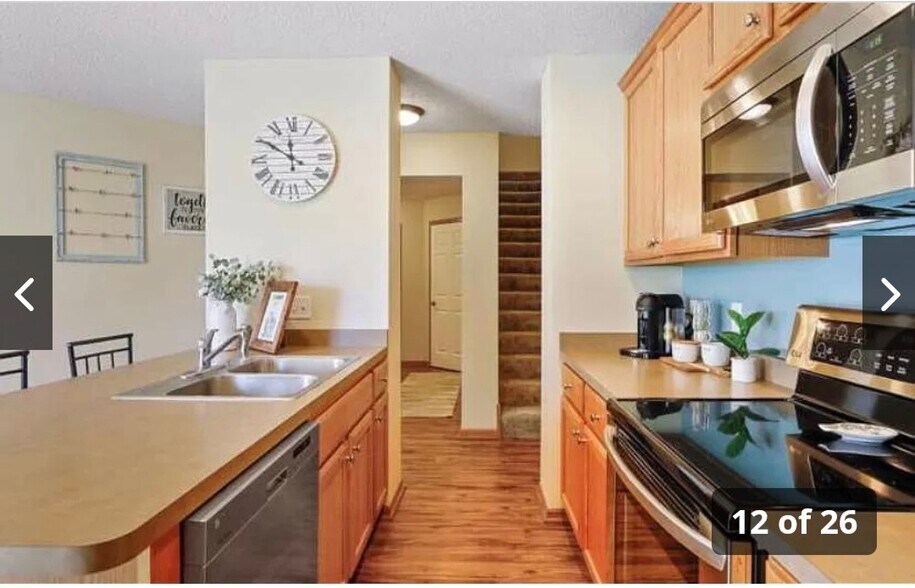 Building Photo - 3239 Oak View Dr