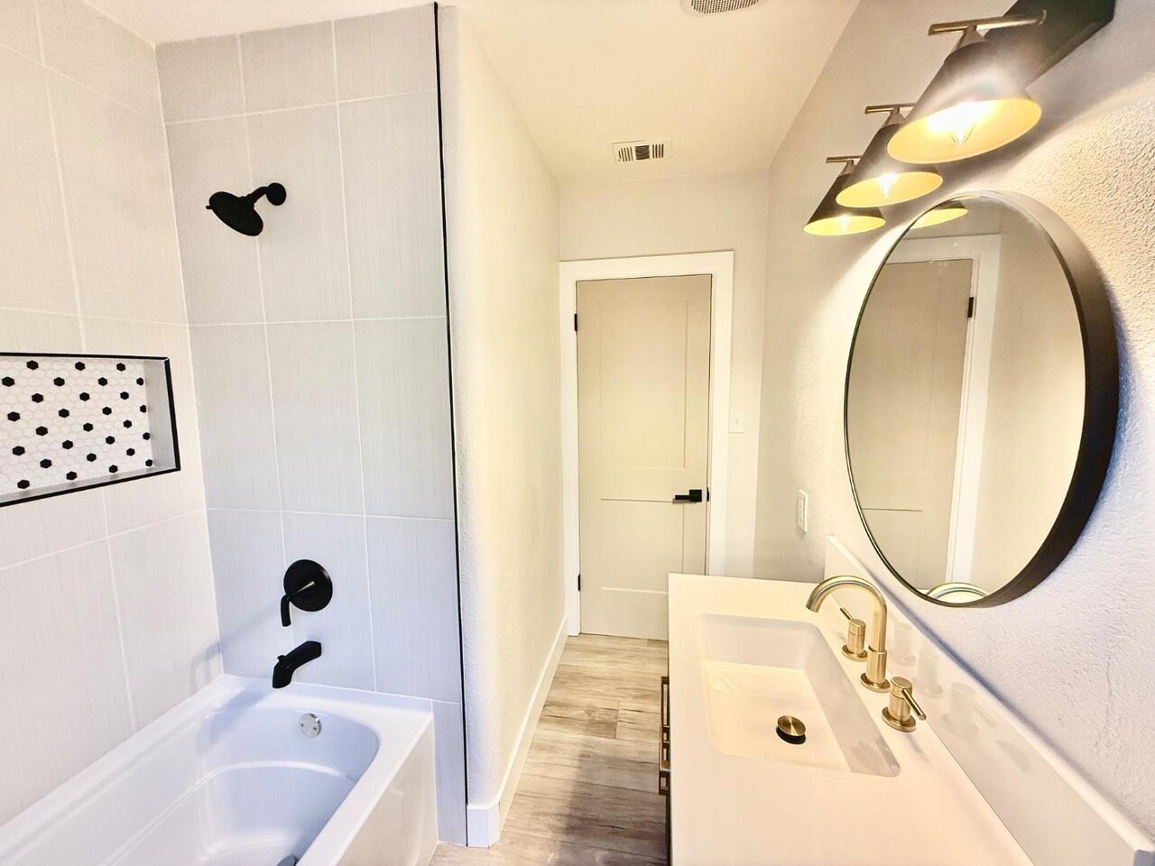 Building Photo - 1271 N Roosevelt Ave