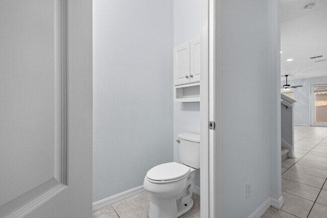 Building Photo - 11408 Center Lake Dr