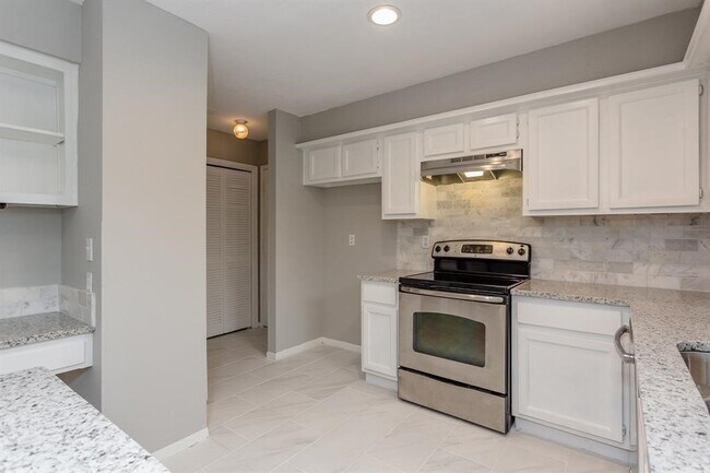 Building Photo - 2715 Colony Dr