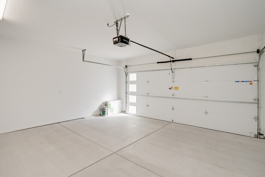 Garage - 8665 E Ultra Dr