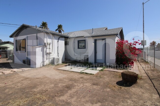 Building Photo - 1022 S Montezuma Ave