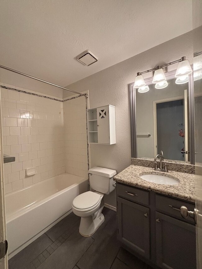 Building Photo - 7232 Laurelhill Ct S