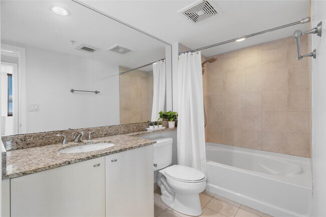 Building Photo - 610 W Las Olas Blvd